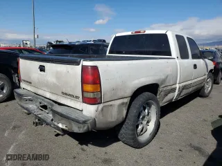 2001 Chevrolet Silverado 1500 LS with VIN 2GCEC19TX11100550, listed as a Copart auction lot 48069135 with 0 mi miles and Salvage Title. Bid and sale history available at carsss.com. Image 3.