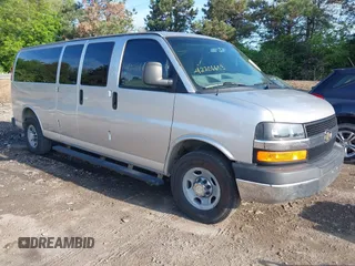 2011 Chevrolet Express Passenger 1LT z VIN 1GAZG1FG1B1119792, wystawiony jako IAAI lot #42206603 z przebiegiem 137 634 mil mil oraz . Historia ofert i sprzedaży dostępna na DreamBid. Obrazek 1.