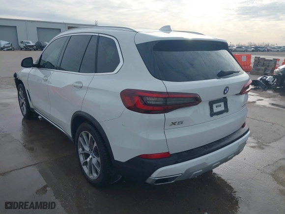 2020 BMW X5 sDrive40i with VIN 5UXCR4C07L9C72634, listed as a IAAI auction lot 41729802 with 1 mi miles. Bid and sale history available at carsss.com. Image 3.