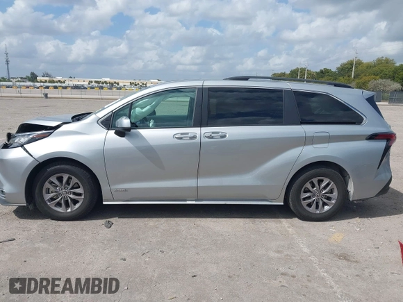 2021 Toyota Sienna XLE with VIN 5TDYRKEC2MS072800, listed as a IAAI auction lot 41918739 with 47,921 mi miles and . Bid and sale history available at DreamBid. Image 14.