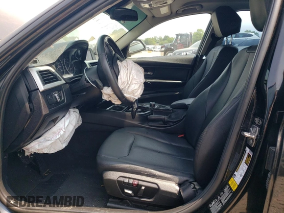 2013 BMW 3 Series 328i xDrive z VIN WBA3B5C52DF596028, wystawiony jako Copart lot #60001015 z przebiegiem 145 393 mil mil oraz Czysty tytuł • Clean title. Historia ofert i sprzedaży dostępna na DreamBid. Obrazek 7.