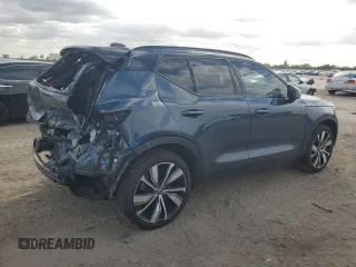 2022 Volvo XC40 Twin Plus z VIN YV4ED3UR5N2709889, wystawiony jako Copart lot #81162434 z przebiegiem 22 636 mil mil oraz Szkoda całkowita • Salvage title. Historia ofert i sprzedaży dostępna na DreamBid. Obrazek 3.