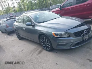 2017 Volvo S60 Dynamic z VIN YV140MTL3H2427908, wystawiony jako IAAI lot #42221185 z przebiegiem 65 432 mil mil oraz . Historia ofert i sprzedaży dostępna na DreamBid. Obrazek 1.
