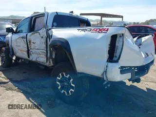 2022 Toyota Tacoma SR z VIN 3TMCZ5AN0NM499428, wystawiony jako IAAI lot #41874787 z przebiegiem Nie podano mil oraz . Historia ofert i sprzedaży dostępna na DreamBid. Obrazek 3.