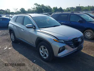 2024 Hyundai Tucson SEL z VIN 5NMJBCDE7RH354147, wystawiony jako IAAI lot #42483957 z przebiegiem 46 818 mil mil oraz . Historia ofert i sprzedaży dostępna na DreamBid. Obrazek 1.