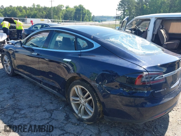 2014 Tesla Model S 60 с VIN 5YJSA1H14EFP44251, выставлен на аукционе IAAI как лот 42267250 с пробегом 60 560 миль миль и . История ставок и продаж доступна на DreamBid. Изображение 3.