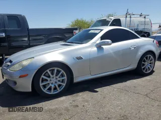 2005 Mercedes-Benz SLK 230/320 z VIN WDBWK56F35F022445, wystawiony jako Copart lot #53708015 z przebiegiem 130 264 mil mil oraz Szkody całkowita. Historia ofert i sprzedaży dostępna na DreamBid. Obrazek 1.