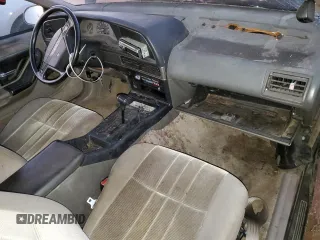 1989 Ford Thunderbird z VIN 1FAPP6047KH147586, wystawiony jako Copart lot #81057294 z przebiegiem 249 369 mil mil oraz Szkoda całkowita • Salvage title. Historia ofert i sprzedaży dostępna na DreamBid. Obrazek 8.