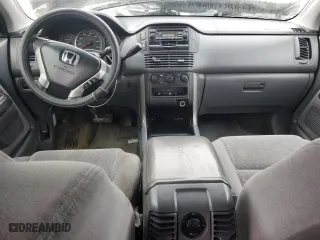 2004 Honda Pilot LX with VIN 2HKYF18124H555240, listed as a Copart auction lot 45273385 with 250,091 mi miles and Salvage Title. Bid and sale history available at carsss.com. Image 8.