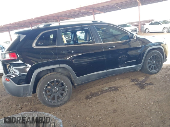 2019 Jeep Cherokee Latitude Plus z VIN 1C4PJLLB2KD420090, wystawiony jako IAAI lot #42094704 z przebiegiem 81 545 mil mil oraz . Historia ofert i sprzedaży dostępna na DreamBid. Obrazek 4.
