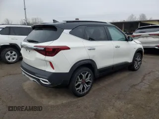 2022 Kia Seltos SX with VIN KNDETCA23N7299979, listed as a Copart auction lot 42940095 with 27,315 mi miles and Salvage title. Bid and sale history available at DreamBid. Image 3.