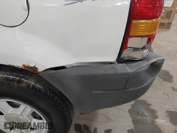 2004 Ford Escape XLS with VIN 1FMYU921X4KA88997, listed as a IAAI auction lot 41520334 with 211,761 mi miles and . Bid and sale history available at DreamBid. Image 6.