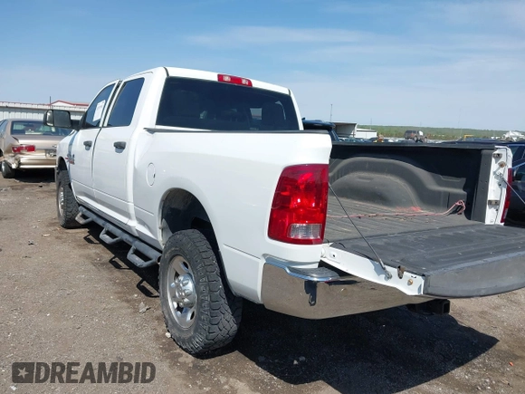 2013 Ram 2500 Tradesman z VIN 3C6UR5CL4DG529793, wystawiony jako IAAI lot #42029361 z przebiegiem 205 066 mil mil oraz . Historia ofert i sprzedaży dostępna na DreamBid. Obrazek 3.