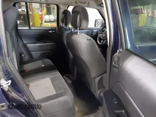 2014 Jeep Patriot Latitude z VIN 1C4NJRFB0ED730765, wystawiony jako IAAI lot #42309571 z przebiegiem 218 577 mil mil oraz . Historia ofert i sprzedaży dostępna na DreamBid. Obrazek 8.