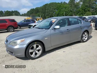 2005 BMW 5 Series 530i z VIN WBANA73555CR60078, wystawiony jako Copart lot #61430145 z przebiegiem 87 725 mil mil oraz Czysty tytuł • Clean title. Historia ofert i sprzedaży dostępna na DreamBid. Obrazek 1.