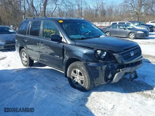 2004 Honda Pilot EX with VIN 2HKYF18544H574133, listed as a IAAI auction lot 41415703 with 217,539 mi miles. Bid and sale history available at carsss.com. Image 1.