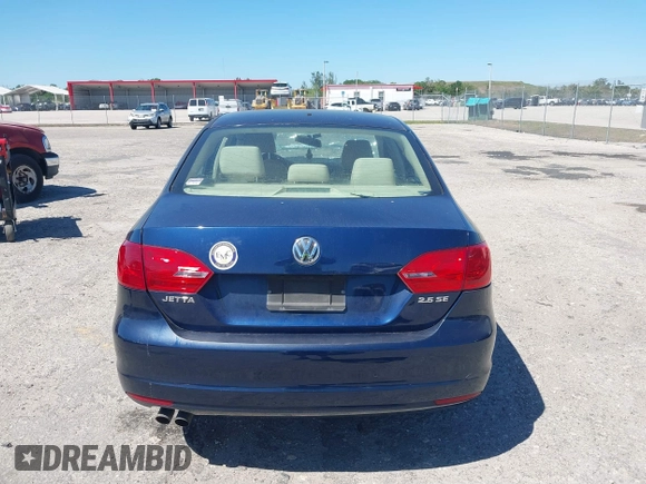 2013 Volkswagen Jetta SE z VIN 3VWDX7AJ0DM396590, wystawiony jako IAAI lot #41829922 z przebiegiem 133 356 mil mil oraz . Historia ofert i sprzedaży dostępna na DreamBid. Obrazek 16.
