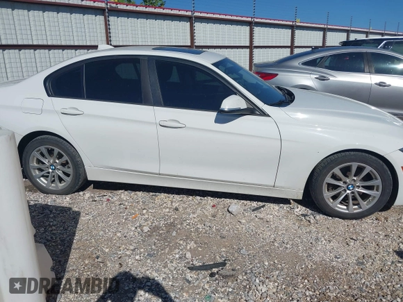 2017 BMW 3 Series 320i z VIN WBA8E1G50HNU14757, wystawiony jako IAAI lot #40429182 z przebiegiem 118 032 mil mil oraz . Historia ofert i sprzedaży dostępna na DreamBid. Obrazek 13.