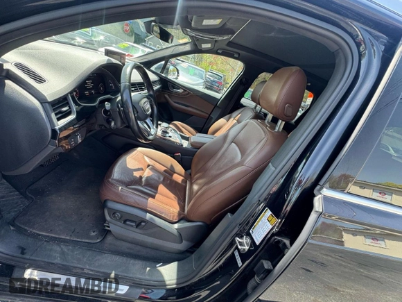 2017 Audi Q7 Premium Plus z VIN WA1LAAF75HD025575, wystawiony jako Copart lot #55443465 z przebiegiem 162 389 mil mil oraz Czysty tytuł • Clean title. Historia ofert i sprzedaży dostępna na DreamBid. Obrazek 10.
