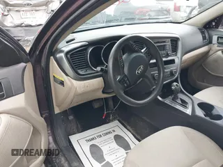 2013 Kia Optima LX z VIN 5XXGM4A74DG214208, wystawiony jako IAAI lot #42081326 z przebiegiem 142 877 mil mil oraz . Historia ofert i sprzedaży dostępna na DreamBid. Obrazek 5.