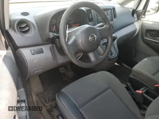 2015 Nissan NV200 SV z VIN 3N6CM0KN6FK725143, wystawiony jako Copart lot #52940355 z przebiegiem 172 790 mil mil oraz Szkody całkowita. Historia ofert i sprzedaży dostępna na DreamBid. Obrazek 8.