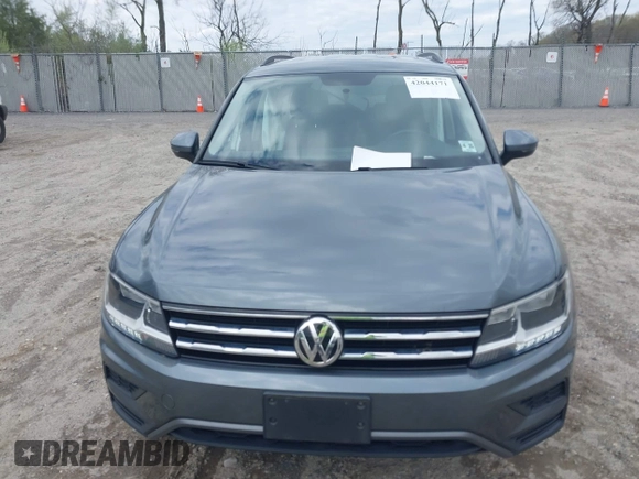2020 Volkswagen Tiguan S с VIN 3VV1B7AX3LM103449, выставлен на аукционе IAAI как лот 42044171 с пробегом 45 195 миль миль и . История ставок и продаж доступна на DreamBid. Изображение 12.