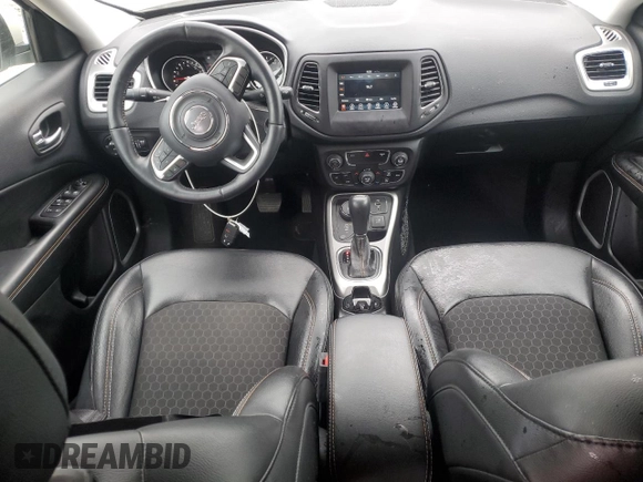 2019 Jeep Compass Latitude z VIN 3C4NJDBB5KT595474, wystawiony jako Copart lot #57227675 z przebiegiem 82 508 mil mil oraz Nie do naprawy • Non repairable. Historia ofert i sprzedaży dostępna na DreamBid. Obrazek 8.