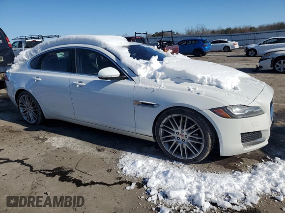 2016 Jaguar XF 35t Prestige with VIN SAJBK4BV3GCY21901, listed as a Copart auction lot 87926165 with 140,124 mi miles and Salvage Title. Bid and sale history available at carsss.com. Image 4.