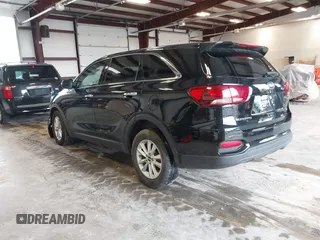 2020 Kia Sorento LX z VIN 5XYPG4A36LG644112, wystawiony jako IAAI lot #42115141 z przebiegiem 101 170 mil mil oraz . Historia ofert i sprzedaży dostępna na DreamBid. Obrazek 3.