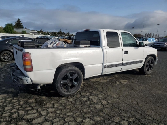 2000 Chevrolet Silverado 1500 LS with VIN 2GCEC19V7Y1342319, listed as a Copart auction lot 50380095 with 272,670 mi miles and Salvage Title. Bid and sale history available at carsss.com. Image 3.