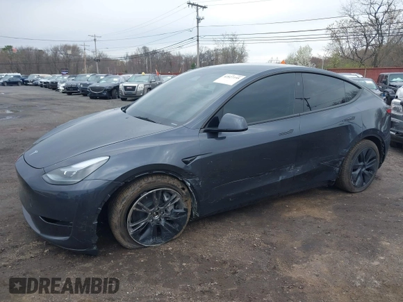 2024 Tesla Model Y Long Range z VIN 7SAYGDEE1RA323921, wystawiony jako IAAI lot #42027195 z przebiegiem 13 774 mil mil oraz . Historia ofert i sprzedaży dostępna na DreamBid. Obrazek 6.