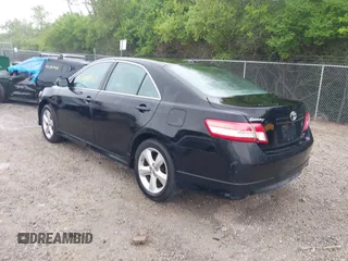 2011 Toyota Camry LE z VIN 4T1BF3EK3BU744766, wystawiony jako IAAI lot #42348183 z przebiegiem 178 304 mil mil oraz . Historia ofert i sprzedaży dostępna na DreamBid. Obrazek 3.