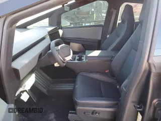 2024 Tesla Cybertruck z VIN 7G2CEHED5RA031214, wystawiony jako Copart lot #85656154 z przebiegiem 2 102 mil mil oraz Szkoda całkowita • Salvage title. Historia ofert i sprzedaży dostępna na DreamBid. Obrazek 7.