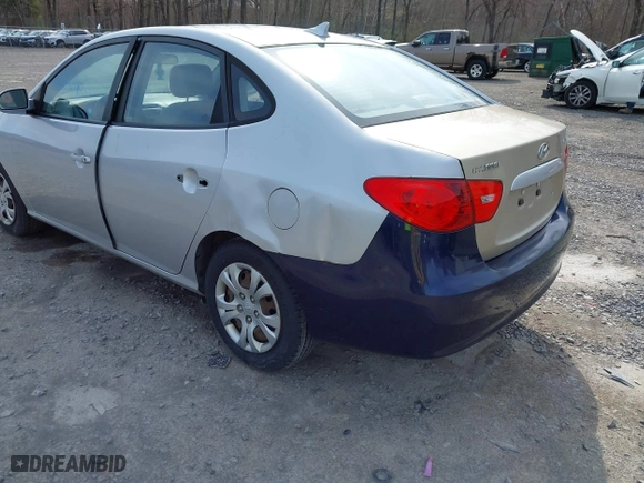 2009 Hyundai Elantra GLS with VIN KMHDU46D09U796385, listed as a IAAI auction lot 42075080 with 194,221 mi miles. Bid and sale history available at carsss.com. Image 3.