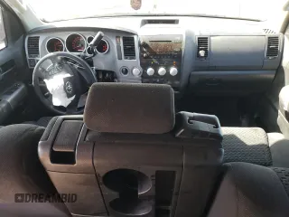 2013 Toyota Tundra с VIN 5TFDY5F10DX284847, выставлен на аукционе Copart как лот 52356135 с пробегом 80 774 миль миль и Списание • Salvage title. История ставок и продаж доступна на DreamBid. Изображение 8.
