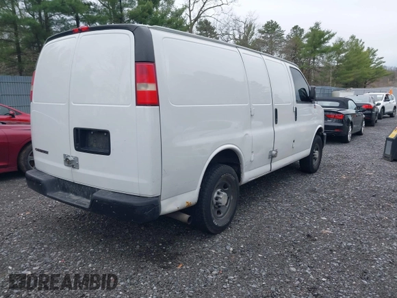 2007 Chevrolet Express Cargo Van with VIN 1GCGG25V471164110, listed as a IAAI auction lot 41996377 with 85,226 mi miles. Bid and sale history available at carsss.com. Image 4.