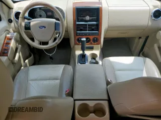 2006 Ford Explorer Eddie Bauer z VIN 1FMEU64EX6UB16337, wystawiony jako Copart lot #57350035 z przebiegiem 111 736 mil mil oraz Czysty tytuł • Clean title. Historia ofert i sprzedaży dostępna na DreamBid. Obrazek 8.