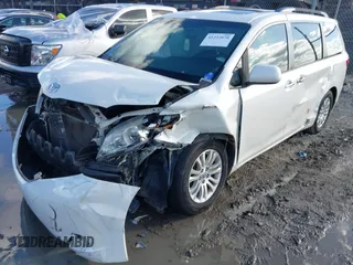 2017 Toyota Sienna XLE Auto Access Seat with VIN 5TDYZ3DC8HS766601, listed as a IAAI auction lot 41232878 with 133,861 mi miles. Bid and sale history available at carsss.com. Image 2.