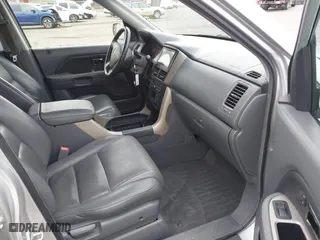 2008 Honda Pilot EX-L with VIN 5FNYF285X8B000937, listed as a IAAI auction lot 41793140 with 205,103 mi miles. Bid and sale history available at carsss.com. Image 5.