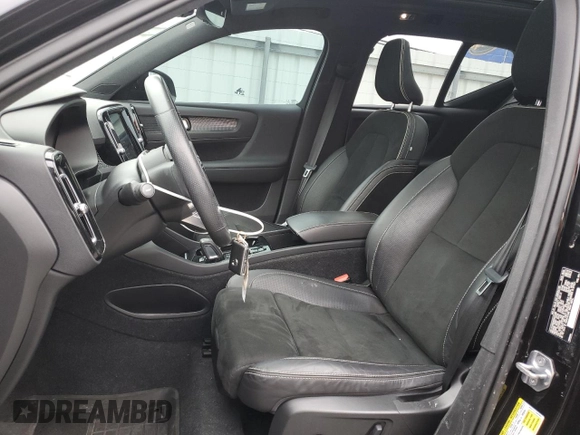 2021 Volvo XC40 R-Design with VIN YV4162UM0M2424488, listed as a Copart auction lot 51258465 with 39,270 mi miles and Salvage Title. Bid and sale history available at carsss.com. Image 7.