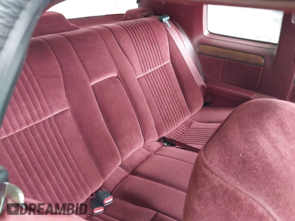 1992 Mercury Cougar z VIN 1MEPM6045NH646487, wystawiony jako IAAI lot #42345310 z przebiegiem 72 579 mil mil oraz . Historia ofert i sprzedaży dostępna na DreamBid. Obrazek 8.