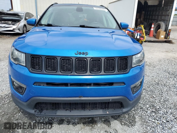 2018 Jeep Compass Latitude z VIN 3C4NJCBB6JT407859, wystawiony jako Copart lot #55506365 z przebiegiem 118 427 mil mil oraz Szkoda całkowita • Salvage title. Historia ofert i sprzedaży dostępna na DreamBid. Obrazek 5.