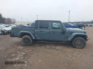 2024 Jeep Gladiator Sport z VIN 1C6HJTAG5RL127973, wystawiony jako IAAI lot #41248039 z przebiegiem 2 648 mil mil oraz . Historia ofert i sprzedaży dostępna na DreamBid. Obrazek 13.
