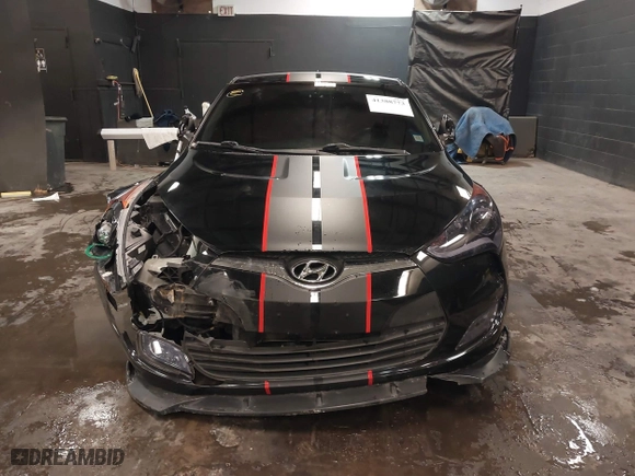 2015 Hyundai Veloster RE:FLEX with VIN KMHTC6AD2FU223615, listed as a IAAI auction lot 41388773 with 111,381 mi miles. Bid and sale history available at carsss.com. Image 12.