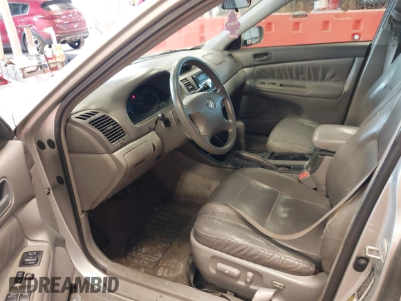 2004 Toyota Camry LE with VIN 4T1BE30K14U312190, listed as a IAAI auction lot 41952035 with 224,361 mi miles. Bid and sale history available at carsss.com. Image 5.