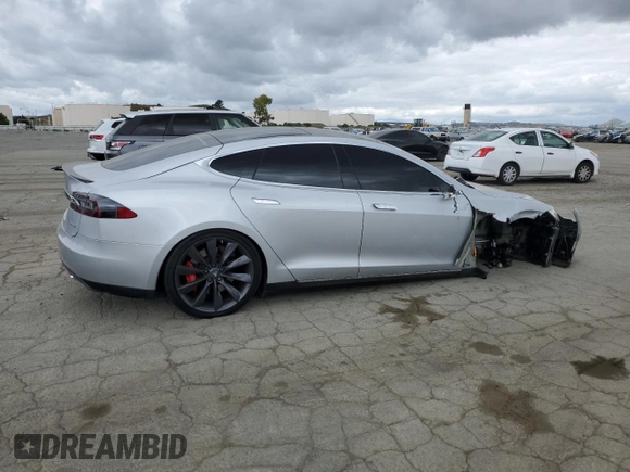 2014 Tesla Model S 60 z VIN 5YJSA1H11EFP43395, wystawiony jako Copart lot #54653845 z przebiegiem 120 180 mil mil oraz Szkoda całkowita • Salvage title. Historia ofert i sprzedaży dostępna na DreamBid. Obrazek 3.
