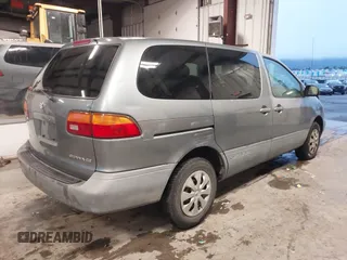 1999 Toyota Sienna CE with VIN 4T3GF19C5XU139787, listed as a IAAI auction lot 41167781 with 217,715 mi miles. Bid and sale history available at carsss.com. Image 4.