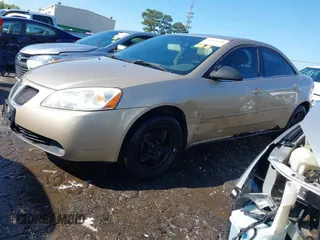 2007 Pontiac G6 with VIN 1G2ZG58B274268688, listed as a IAAI auction lot 41995648 with 235,516 mi miles. Bid and sale history available at carsss.com. Image 2.