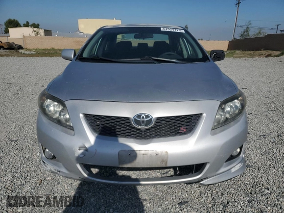 2010 Toyota Corolla z VIN 1NXBU4EE2AZ380585, wystawiony jako Copart lot #57024125 z przebiegiem 175 334 mil mil oraz Szkoda całkowita • Salvage title. Historia ofert i sprzedaży dostępna na DreamBid. Obrazek 5.