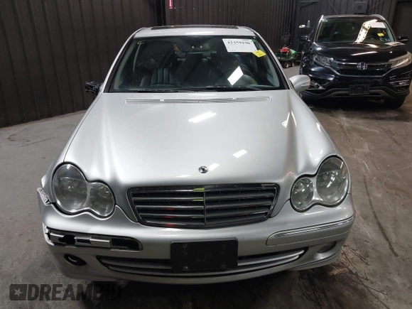 2007 Mercedes-Benz C 280 Luxury z VIN WDBRF92H07F912730, wystawiony jako IAAI lot #42359196 z przebiegiem 138 429 mil mil oraz . Historia ofert i sprzedaży dostępna na DreamBid. Obrazek 12.